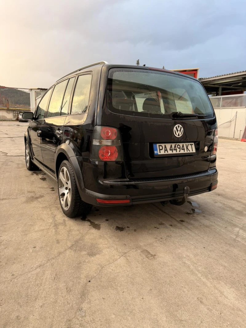 VW Touran Cross, снимка 4 - Автомобили и джипове - 52588235