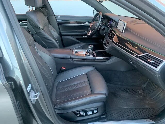 BMW 750 xDrive* AвтоКредит* (ЦЕНА ДО БГ), снимка 13 - Автомобили и джипове - 53861989