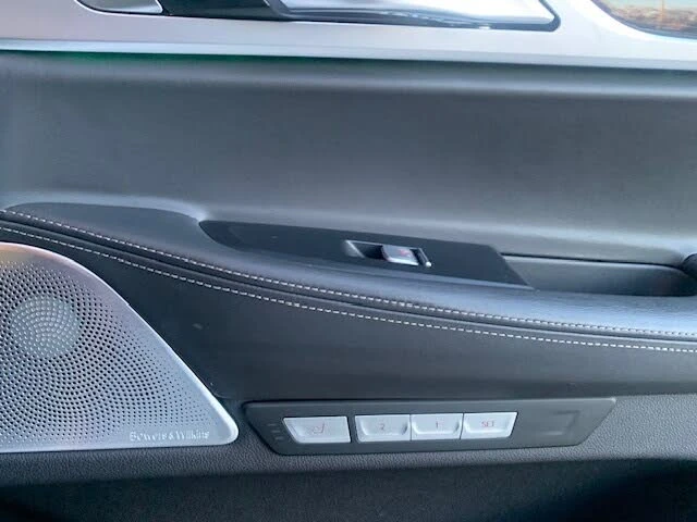 BMW 750 xDrive* AвтоКредит* (ЦЕНА ДО БГ), снимка 12 - Автомобили и джипове - 53861989