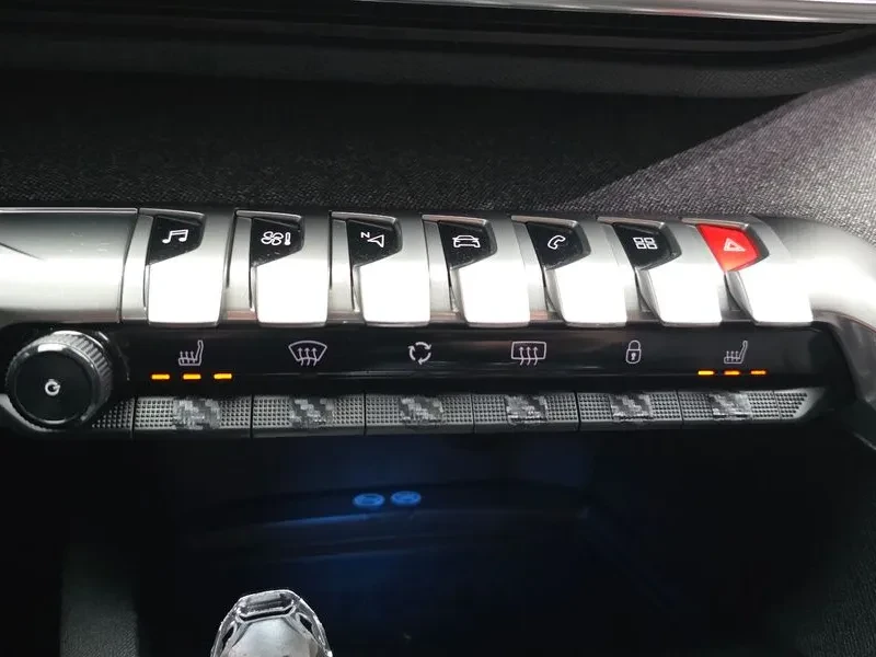 Peugeot 3008 1.5 BlueHDI GT - САМО 30% АВАНС, снимка 17 - Автомобили и джипове - 55987603