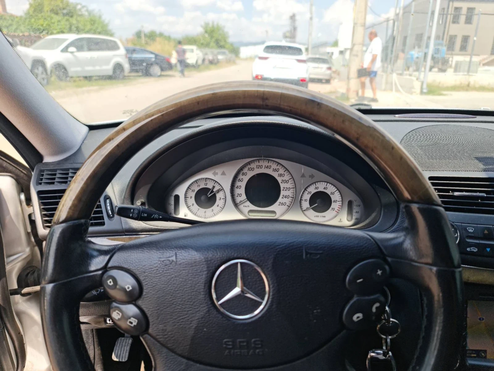 Mercedes-Benz E 350  - изображение 10