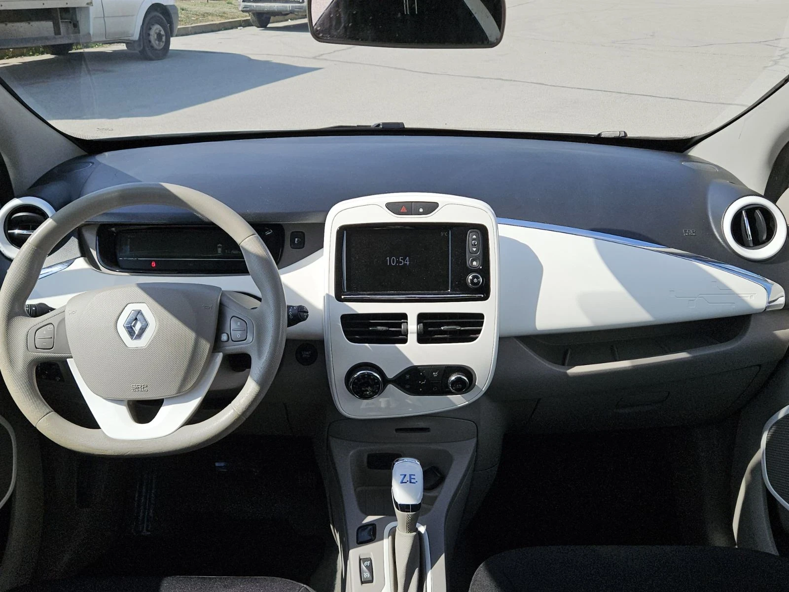 Renault Zoe, снимка 14 - Автомобили и джипове - 53865393