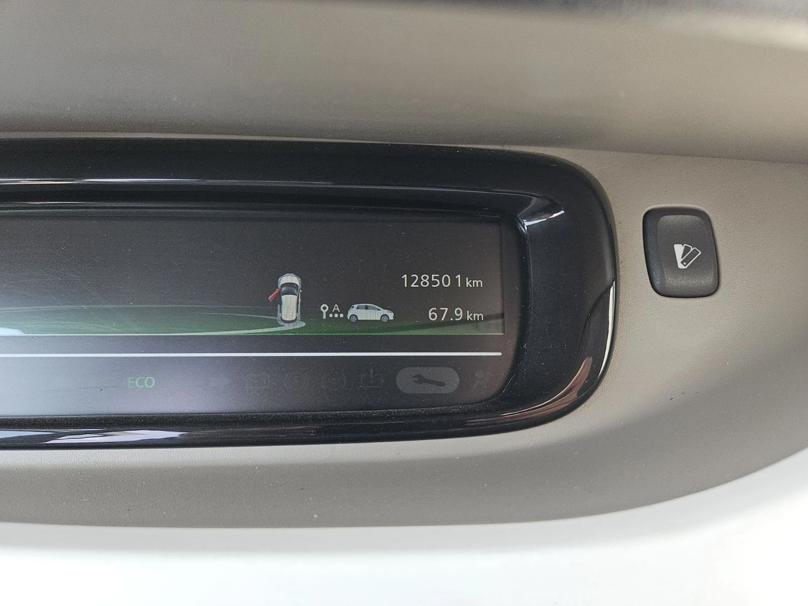 Renault Zoe, снимка 9 - Автомобили и джипове - 53865393