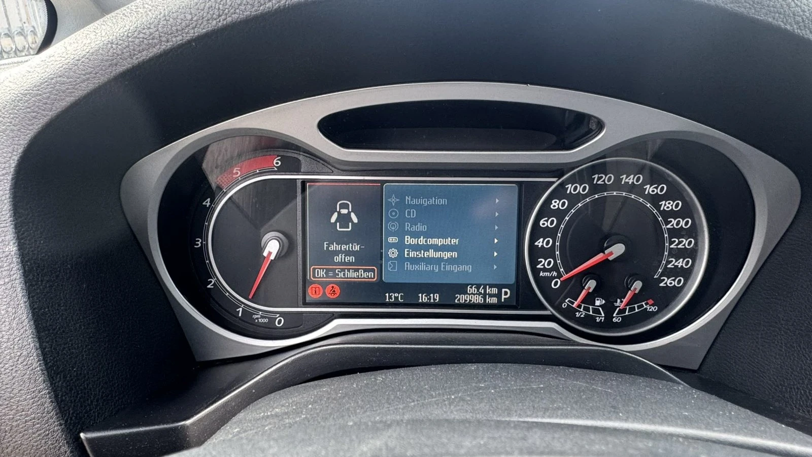 Ford S-Max 2.0TDCi 7 МЕСТА/ Подгрев/Панорома/Ксненон/Кожа !!!, снимка 13 - Автомобили и джипове - 54236210