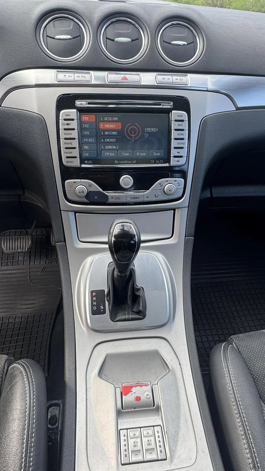 Ford S-Max 2.0TDCi 7 МЕСТА/ Подгрев/Панорома/Ксненон/Кожа !!!, снимка 12 - Автомобили и джипове - 54236210