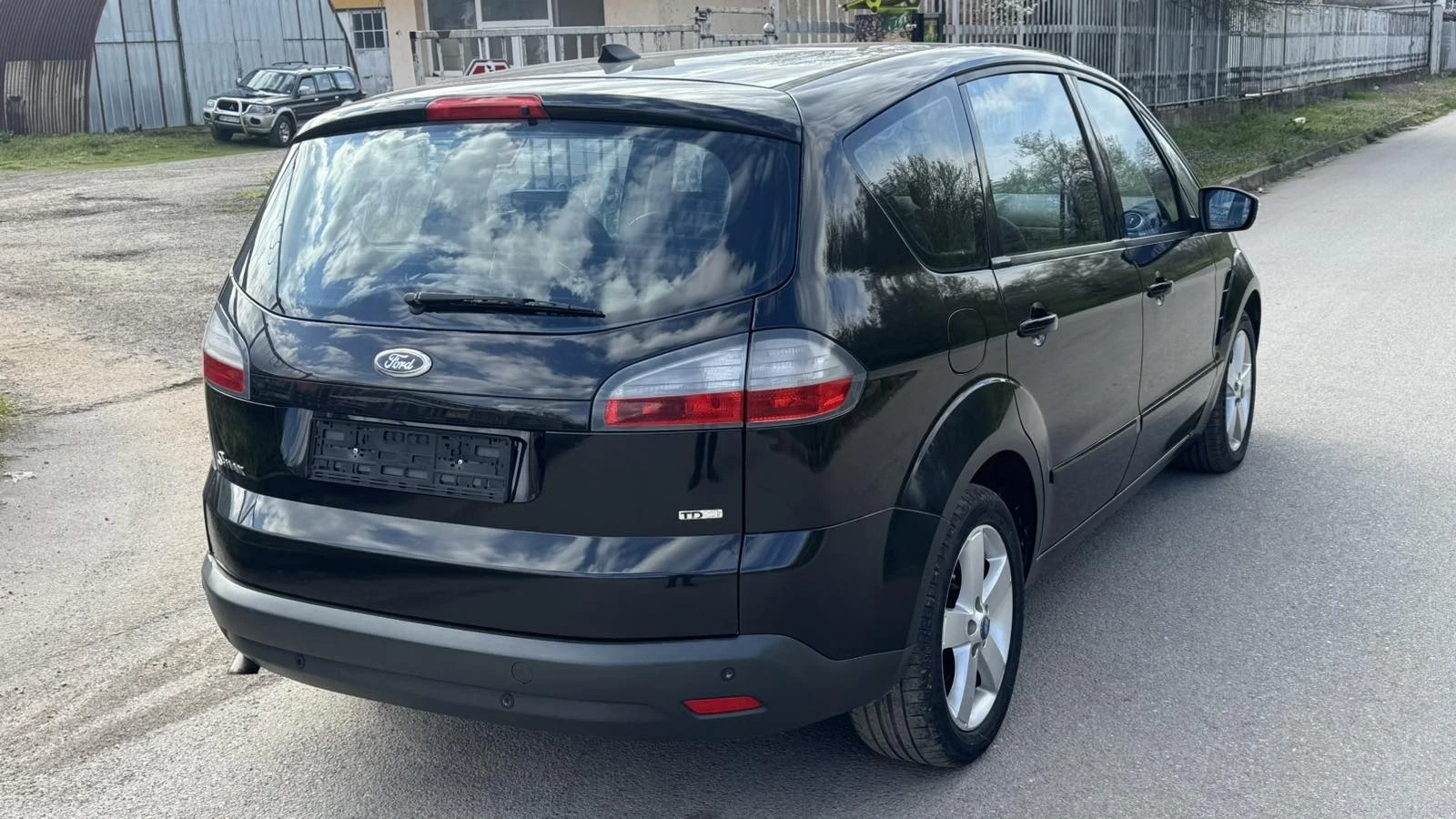 Ford S-Max 2.0TDCi 7 МЕСТА/ Подгрев/Панорома/Ксненон/Кожа !!!, снимка 4 - Автомобили и джипове - 54236210