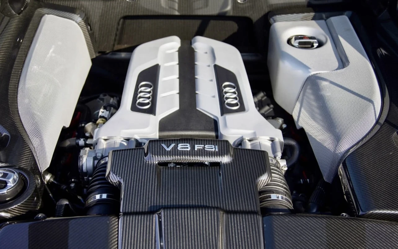 Audi R8 4.2 FSI V8 | СЕРВИЗНА ИСТОРИЯ| CARBON FIBER PACKAG, снимка 7 - Автомобили и джипове - 54284915
