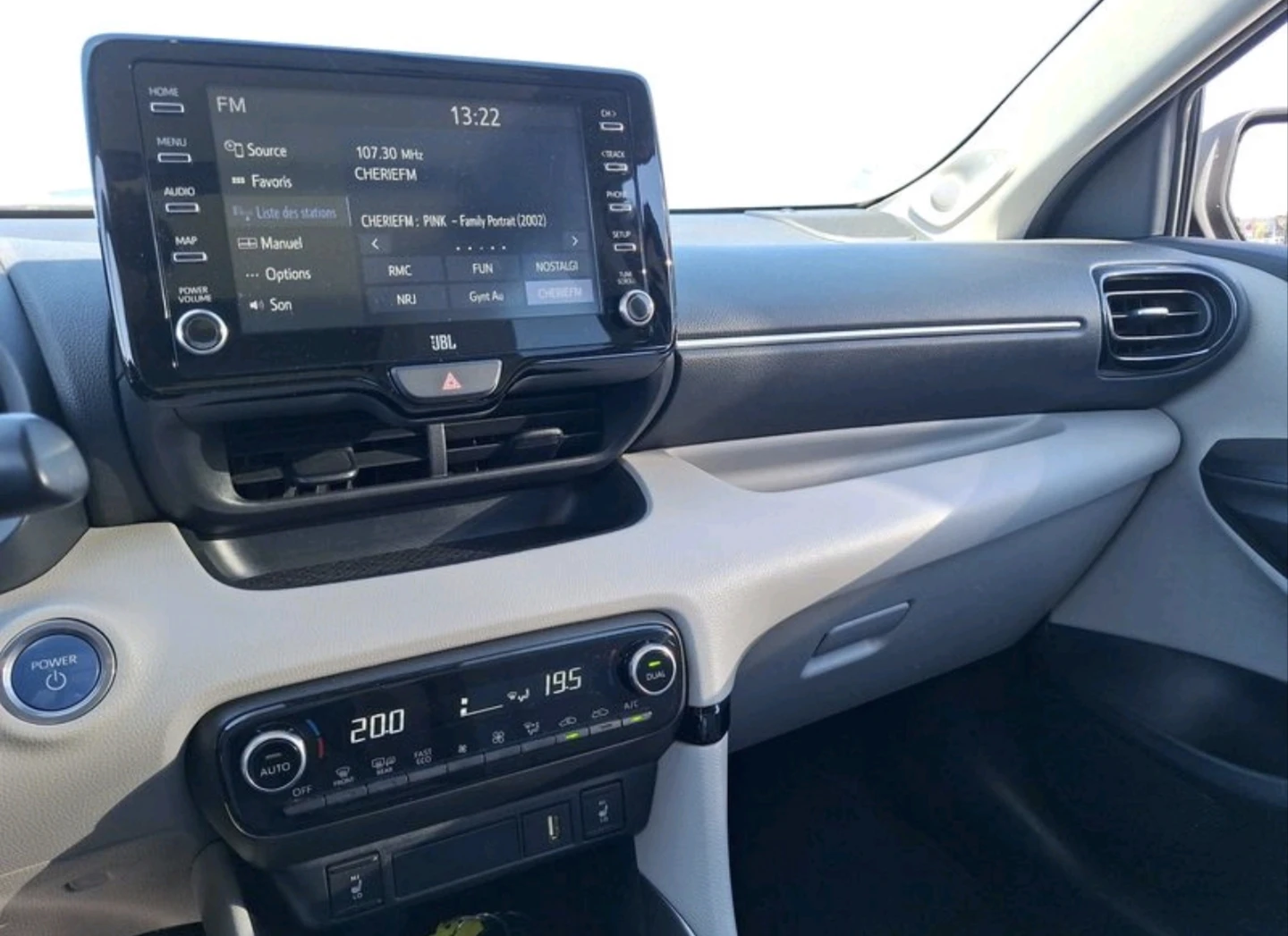 Toyota Yaris HYBRID ICONIC FULL, снимка 10 - Автомобили и джипове - 54530137