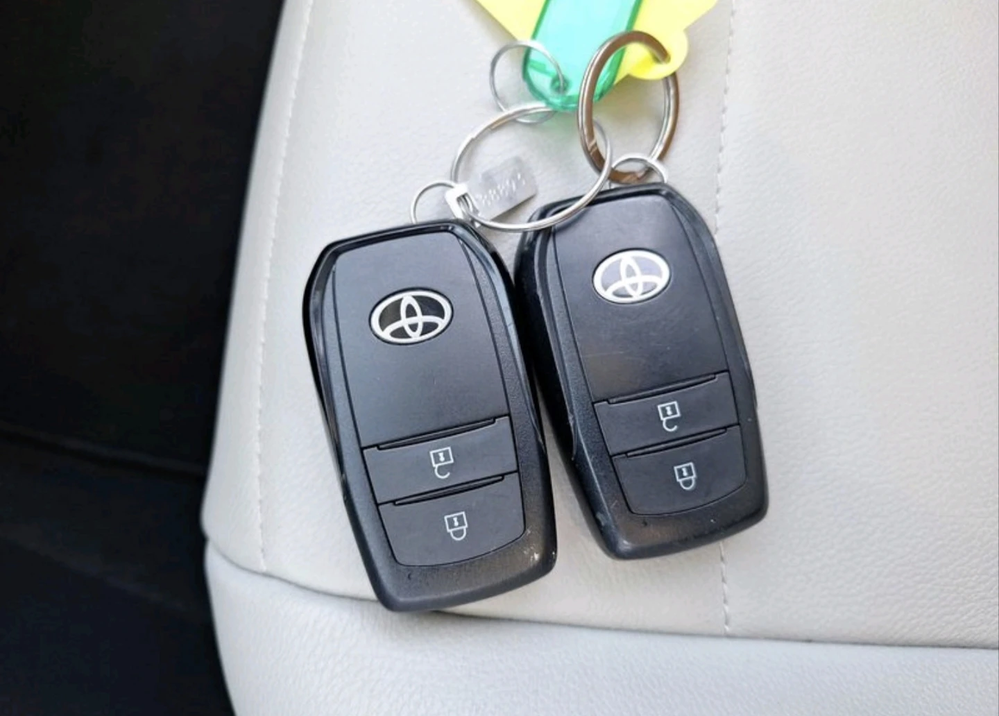 Toyota Yaris HYBRID ICONIC FULL, снимка 12 - Автомобили и джипове - 54530137