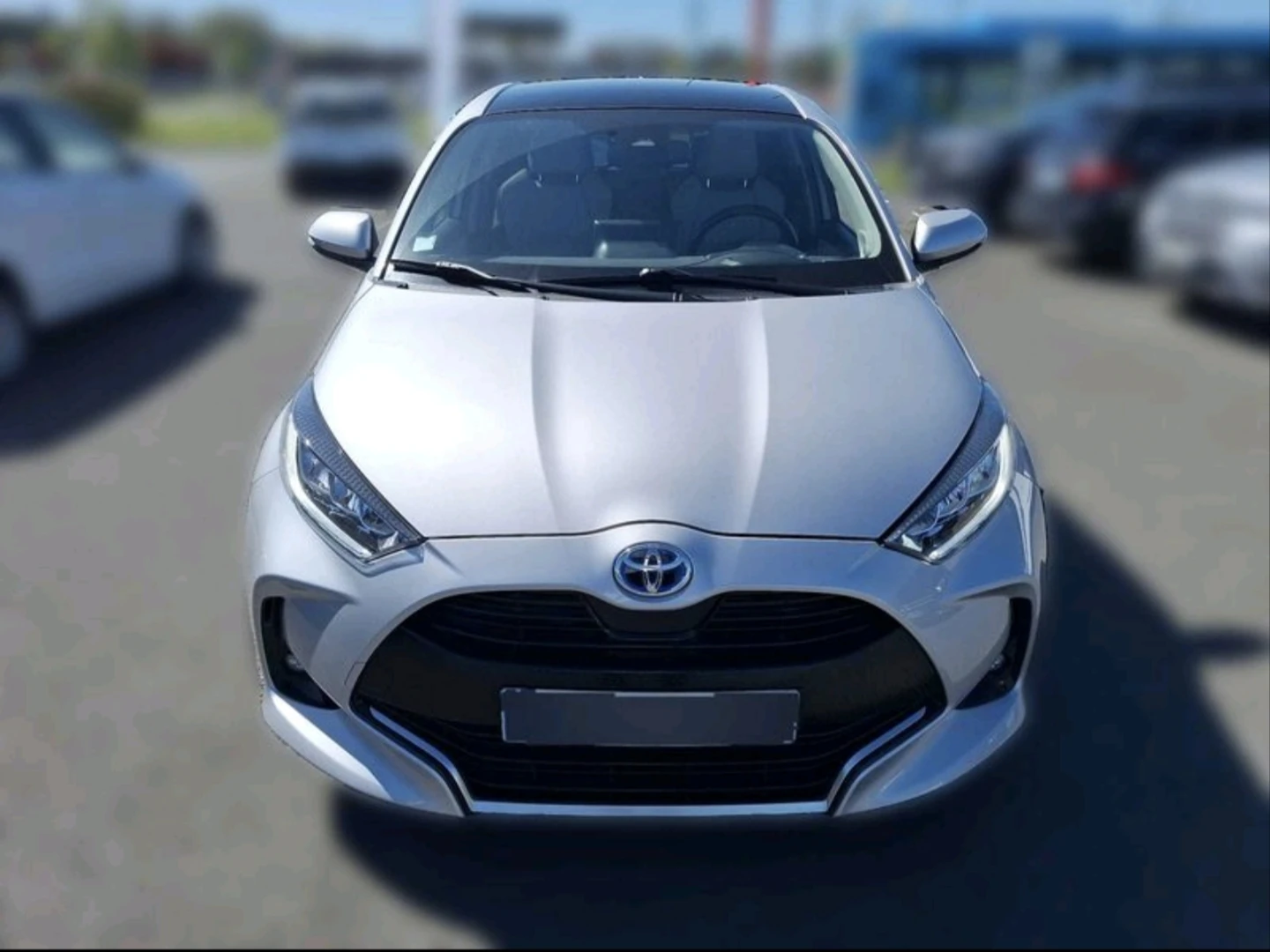 Toyota Yaris HYBRID ICONIC FULL, снимка 6 - Автомобили и джипове - 54530137