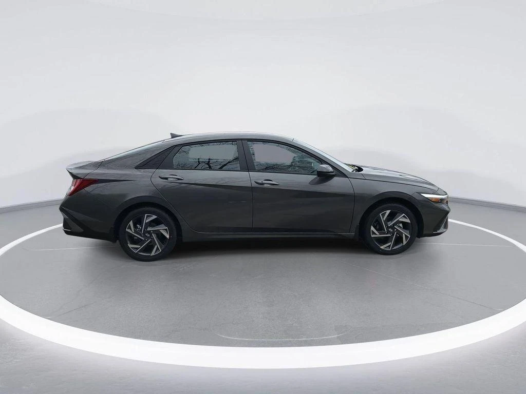 Hyundai Elantra, снимка 8 - Автомобили и джипове - 54609975