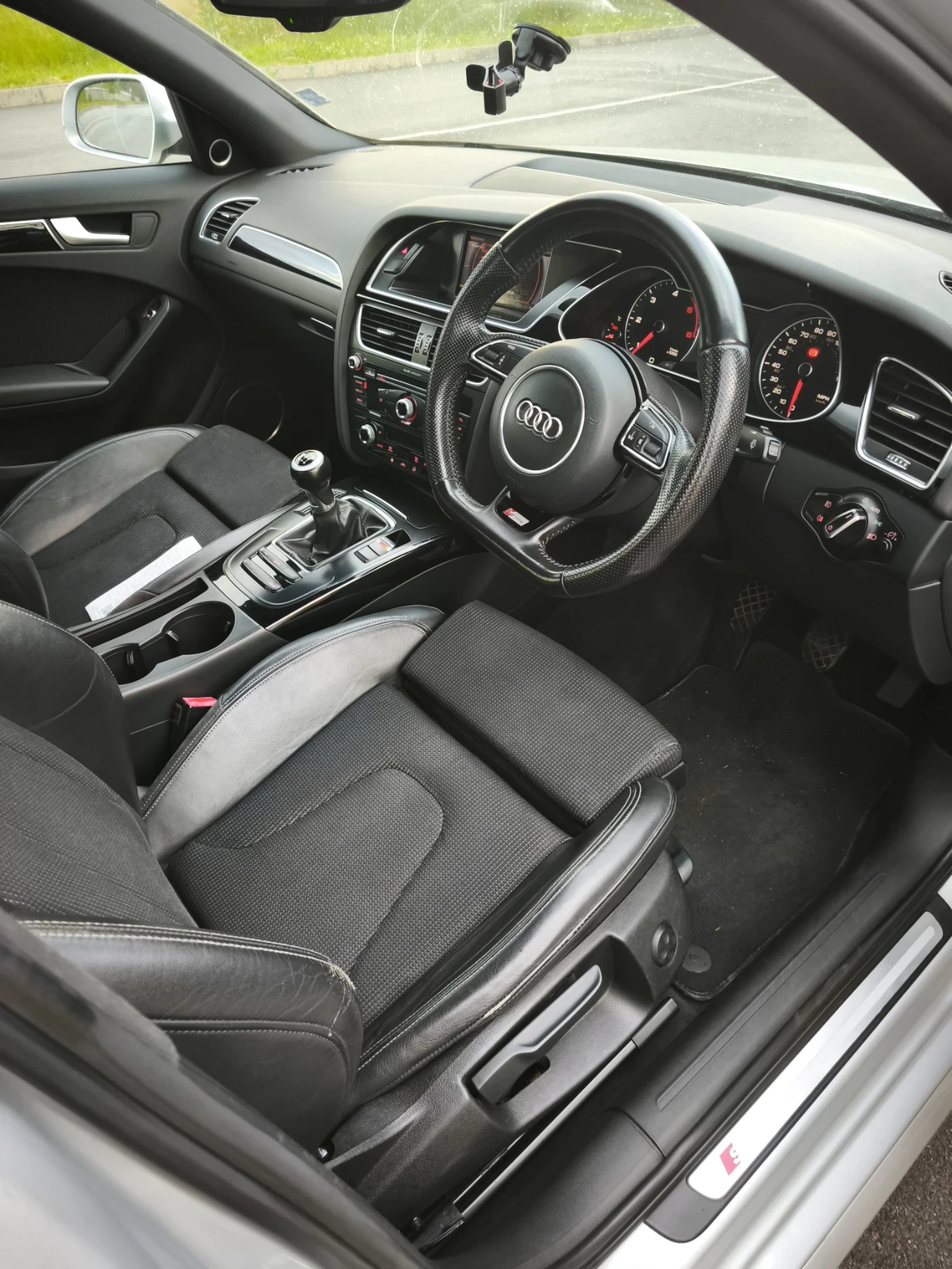 Audi A4 Десен волан S-LINE BLACK EDITION , снимка 2 - Автомобили и джипове - 54646075