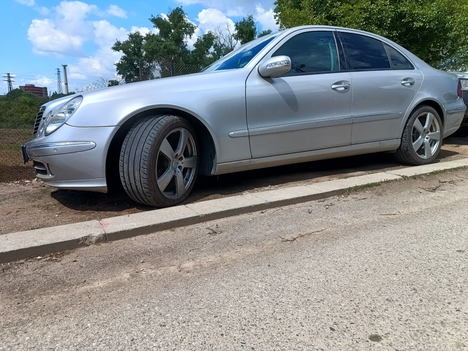 Mercedes-Benz E 220, снимка 3 - Автомобили и джипове - 54666777