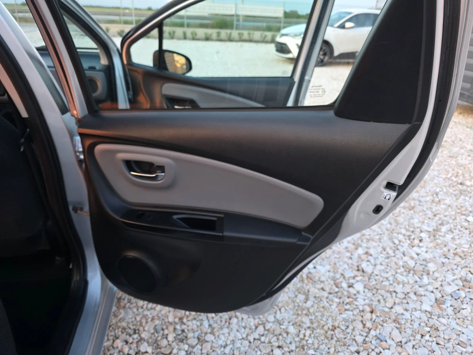 Toyota Yaris 1.4 D4D FaceLift Navi Камера Климатроник, снимка 9 - Автомобили и джипове - 54685690