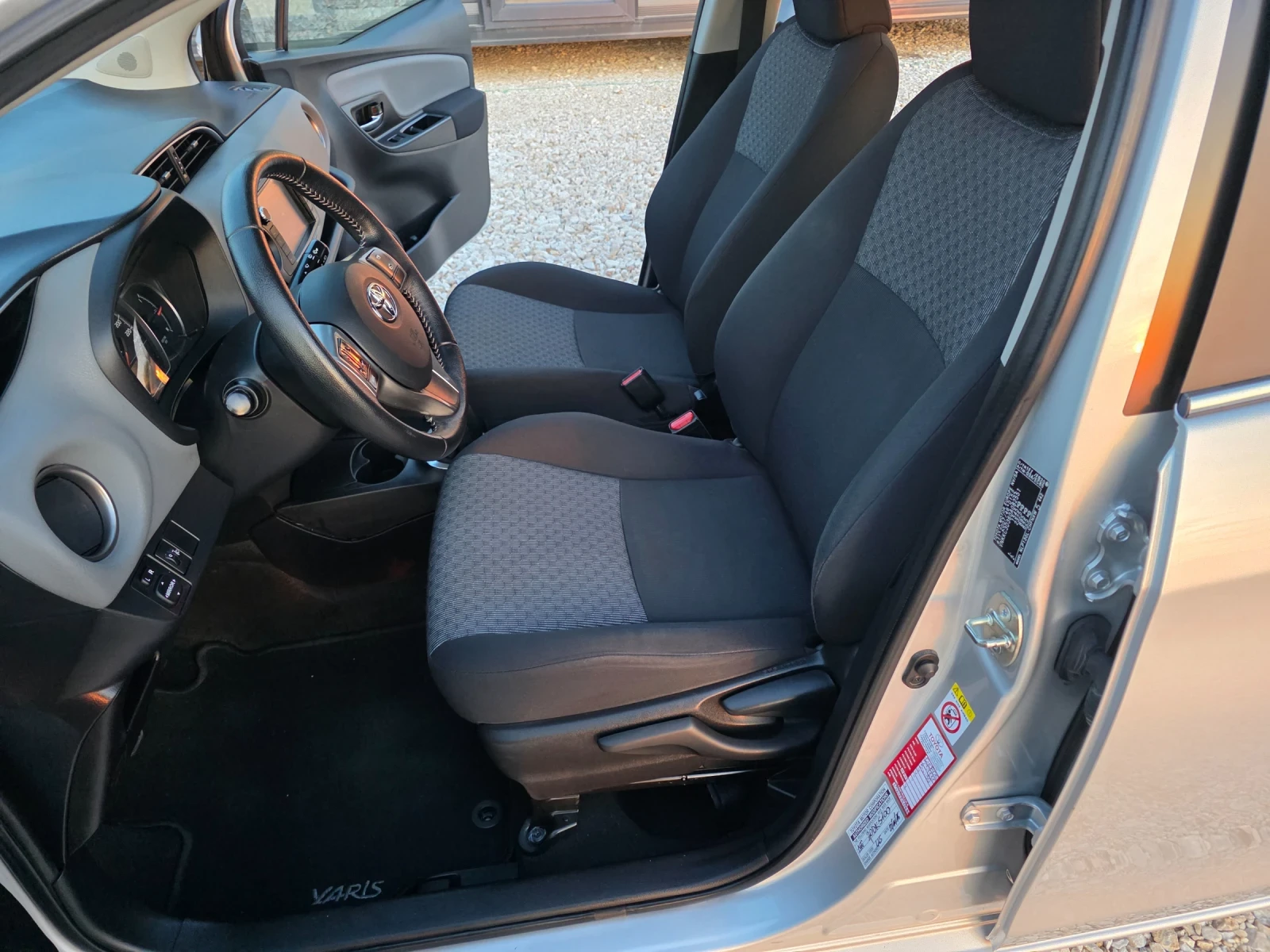 Toyota Yaris 1.4 D4D FaceLift Navi Камера Климатроник, снимка 6 - Автомобили и джипове - 54685690