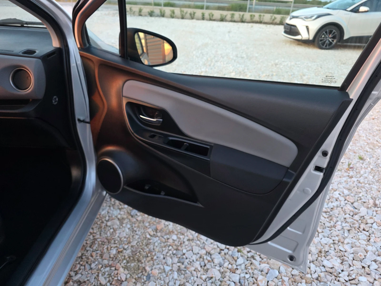 Toyota Yaris 1.4 D4D FaceLift Navi Камера Климатроник, снимка 7 - Автомобили и джипове - 54685690