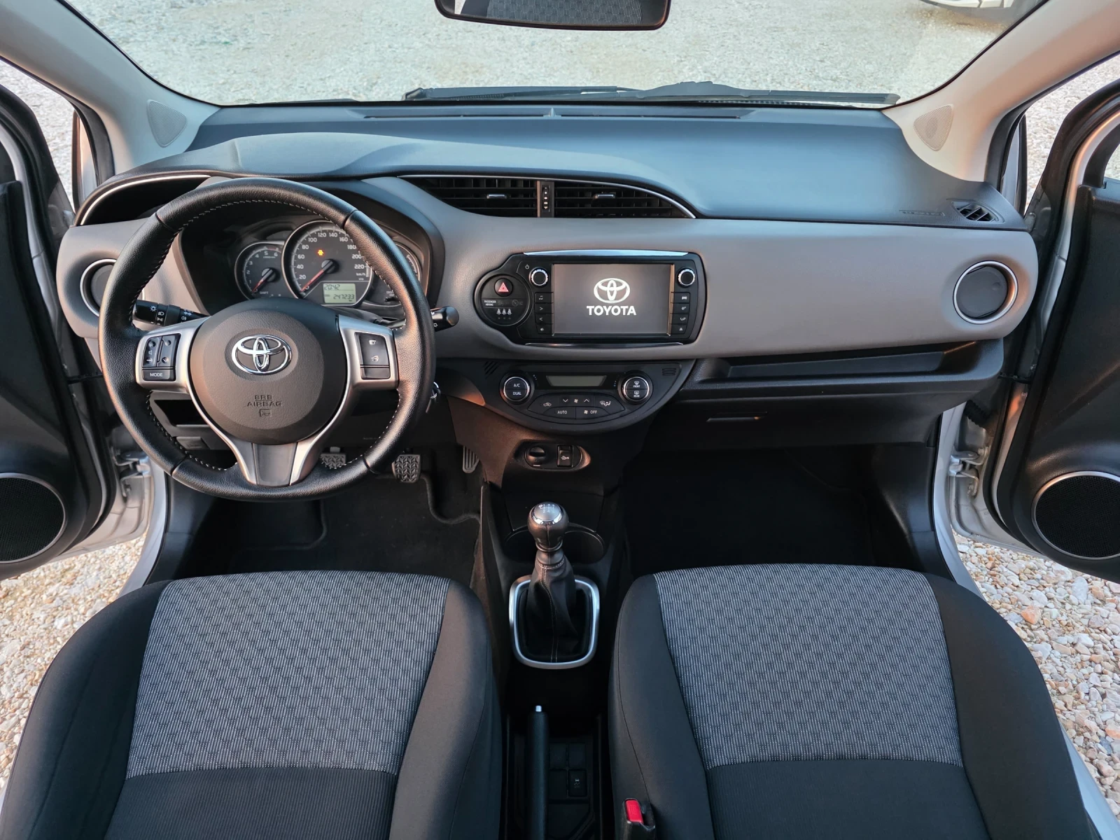 Toyota Yaris 1.4 D4D FaceLift Navi Камера Климатроник, снимка 12 - Автомобили и джипове - 54685690