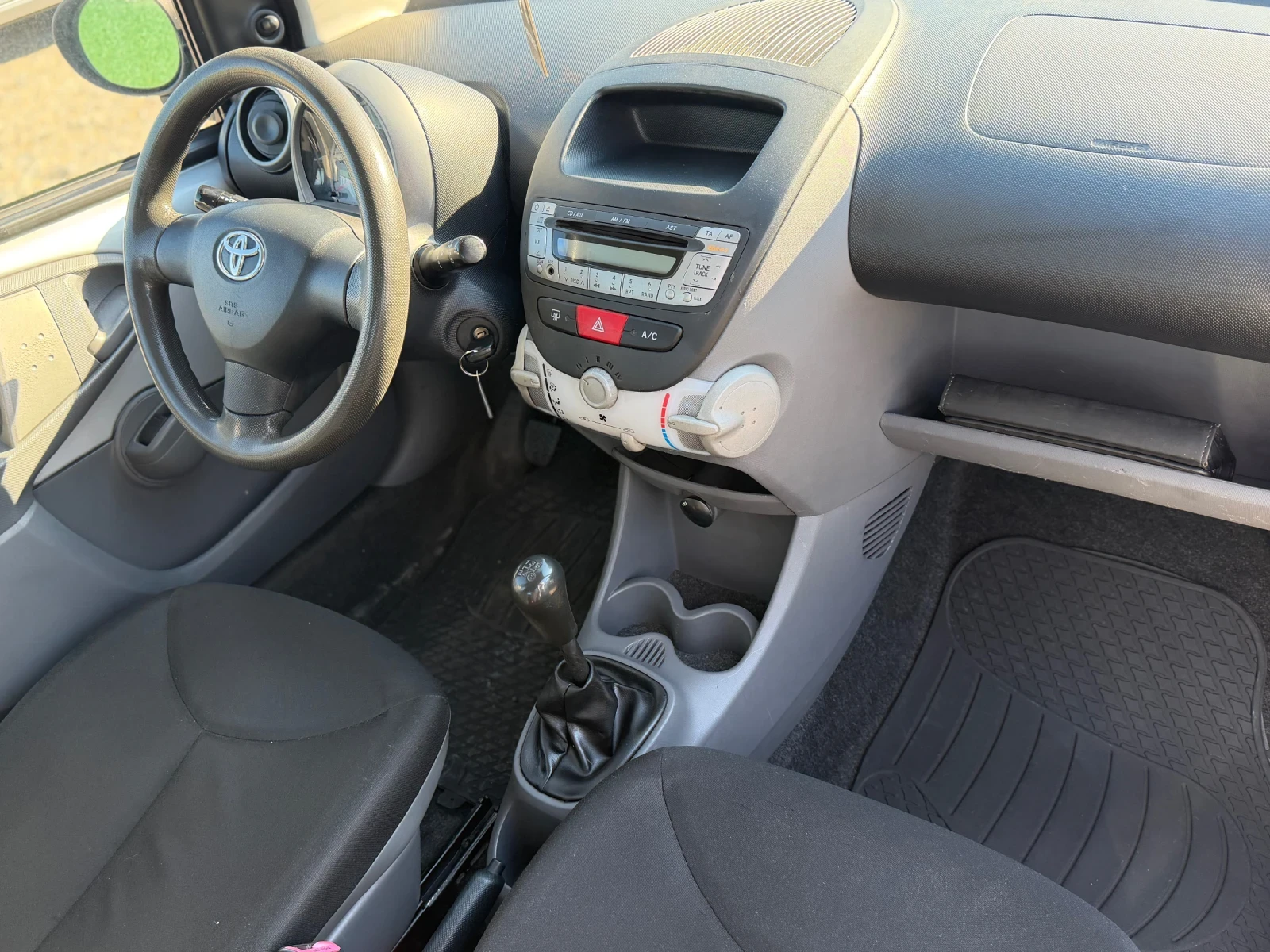 Toyota Aygo 1.0 Benzin , снимка 8 - Автомобили и джипове - 55016970