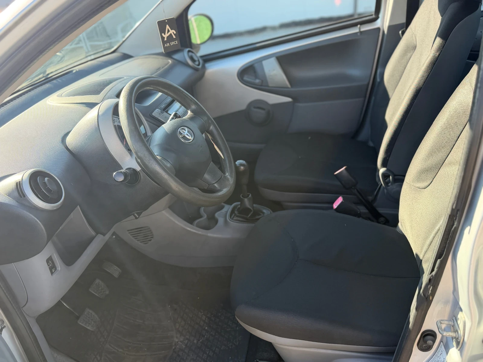 Toyota Aygo 1.0 Benzin , снимка 7 - Автомобили и джипове - 55016970