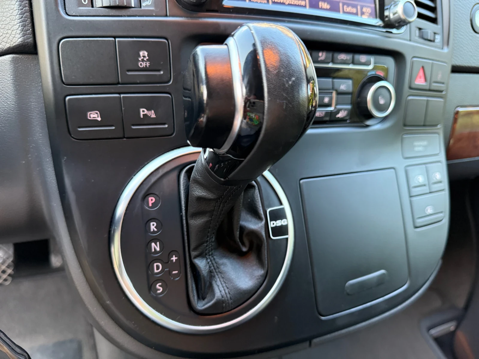 VW Multivan 2.0BiTDI* DSG* 4x4* HIGHLINE* , снимка 8 - Автомобили и джипове - 55436606