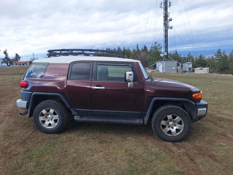 Toyota Fj cruiser 4.0 i V6 Automatic, LPG, снимка 8 - Автомобили и джипове - 52967677