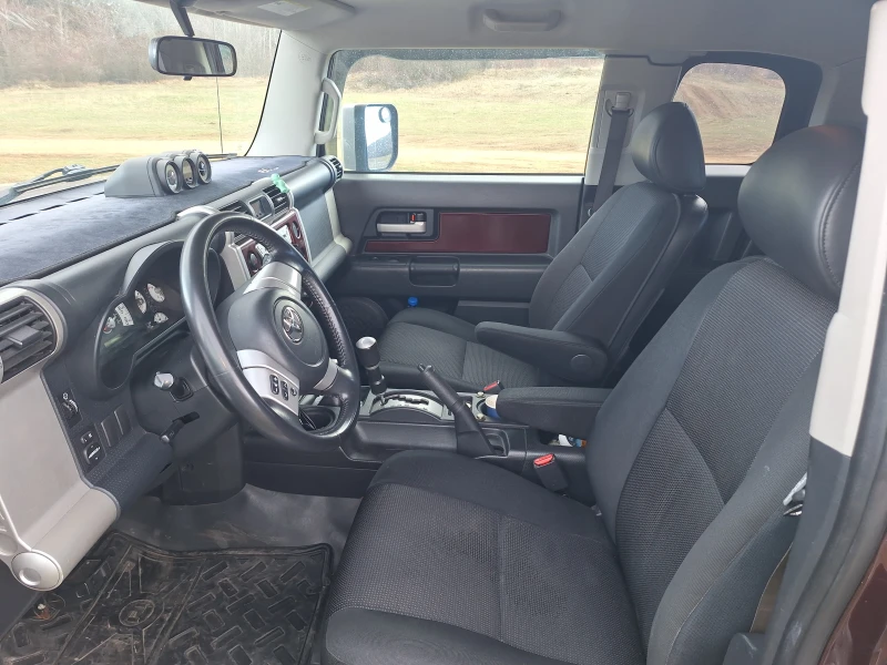 Toyota Fj cruiser 4.0 i V6 Automatic, LPG, снимка 10 - Автомобили и джипове - 52967677