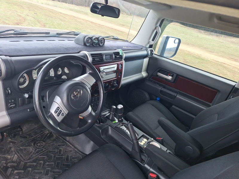 Toyota Fj cruiser 4.0 i V6 Automatic, LPG, снимка 9 - Автомобили и джипове - 52967677