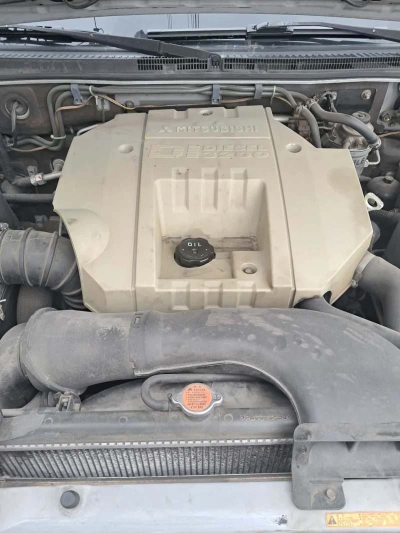Mitsubishi Pajero 3.2 DiD, снимка 12 - Автомобили и джипове - 53082260