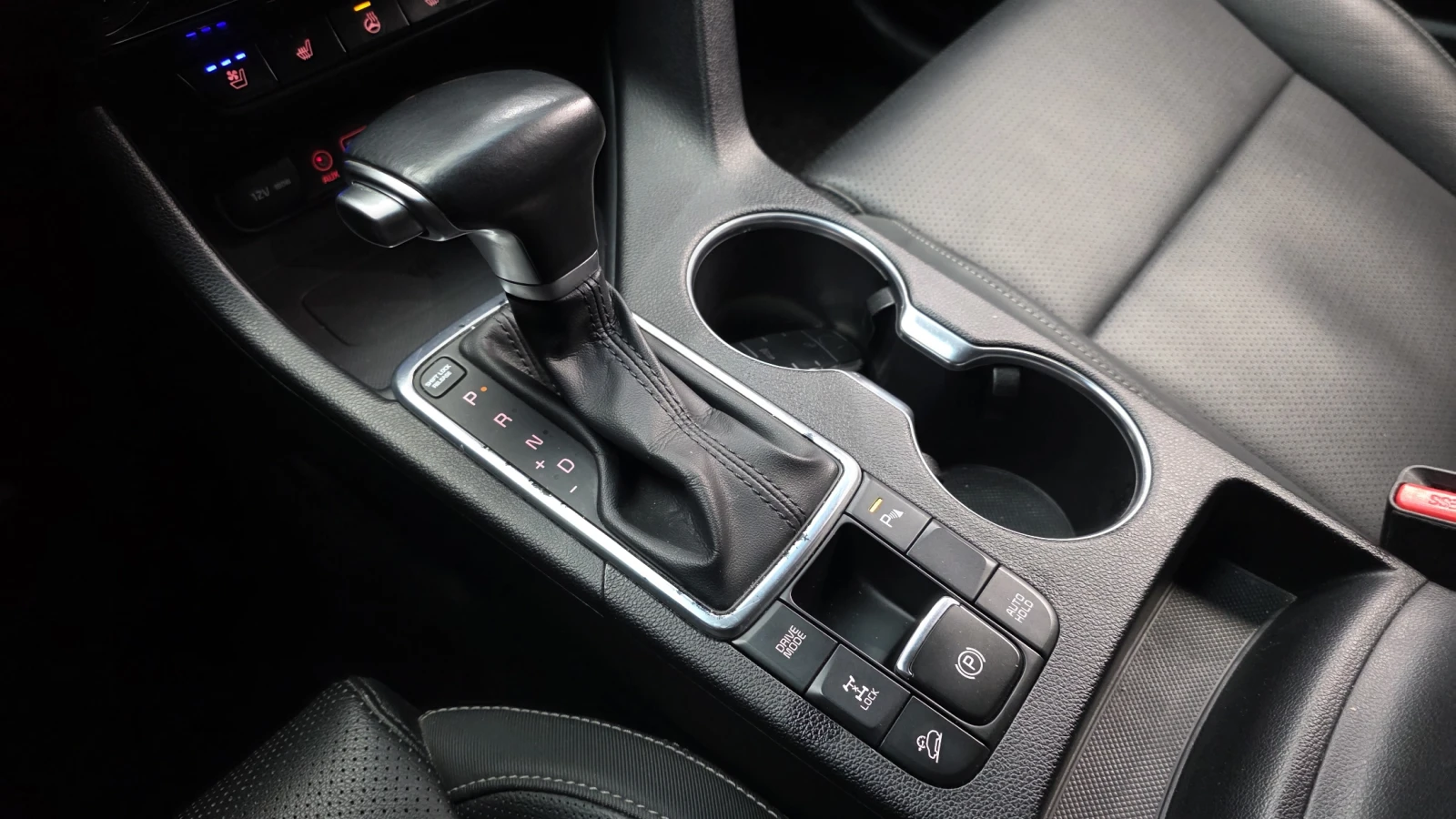 Kia Sportage 2.0CRDI/4x4/Очакван внос !!!, снимка 12 - Автомобили и джипове - 54969526