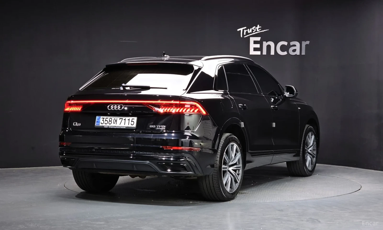 Audi Q8 UNIKAT* TOP OFERTA* PANORAMA* HUD* , снимка 2 - Автомобили и джипове - 55187845