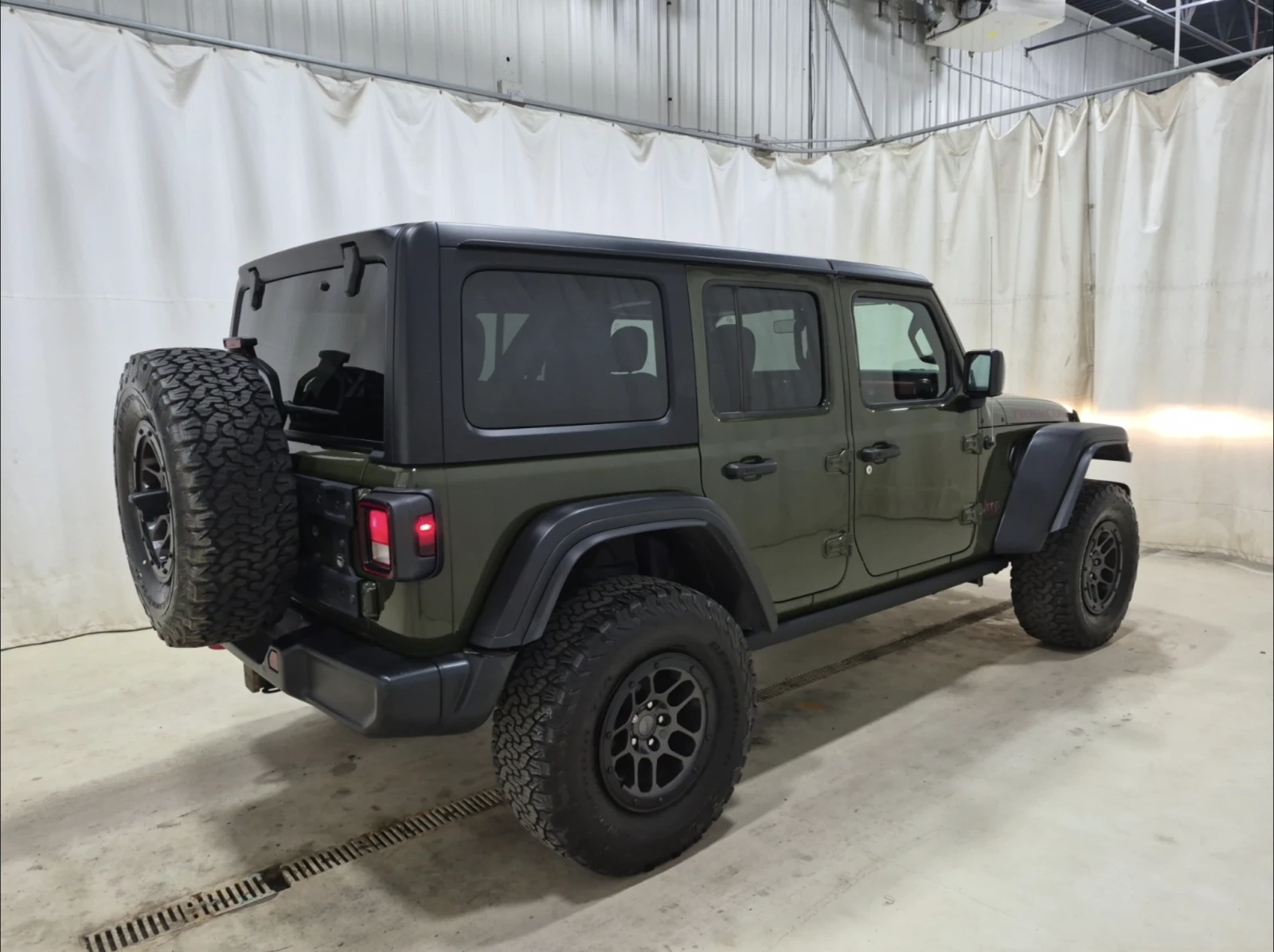 Jeep Wrangler 2023 Jeep Wrangler RUBICON, снимка 4 - Автомобили и джипове - 55446180