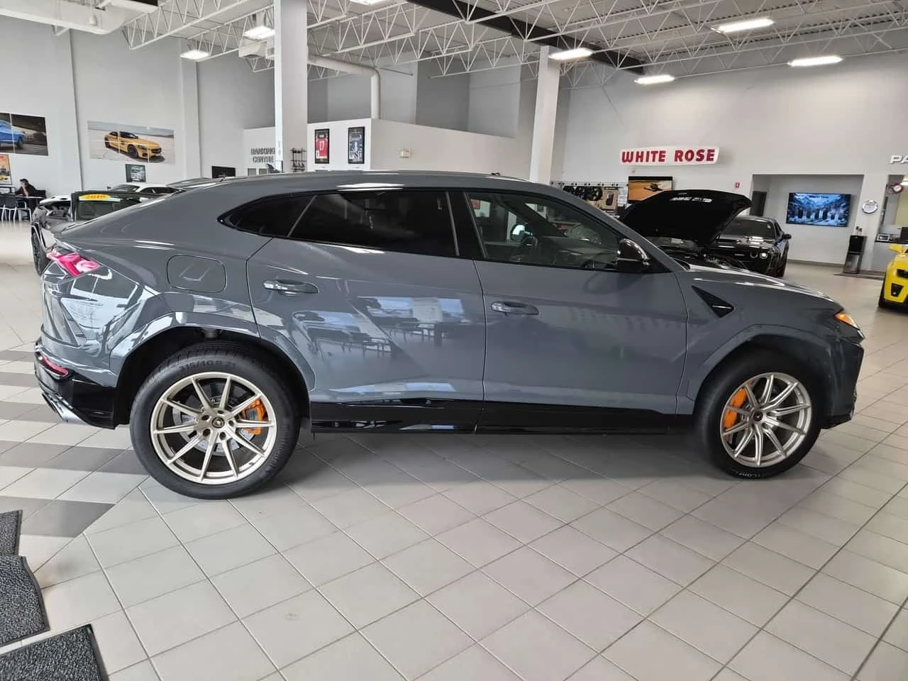 Lamborghini Urus MASSAGE* B&O* HUD* 360* 2 КЛЮЧА* * , снимка 3 - Автомобили и джипове - 56705052