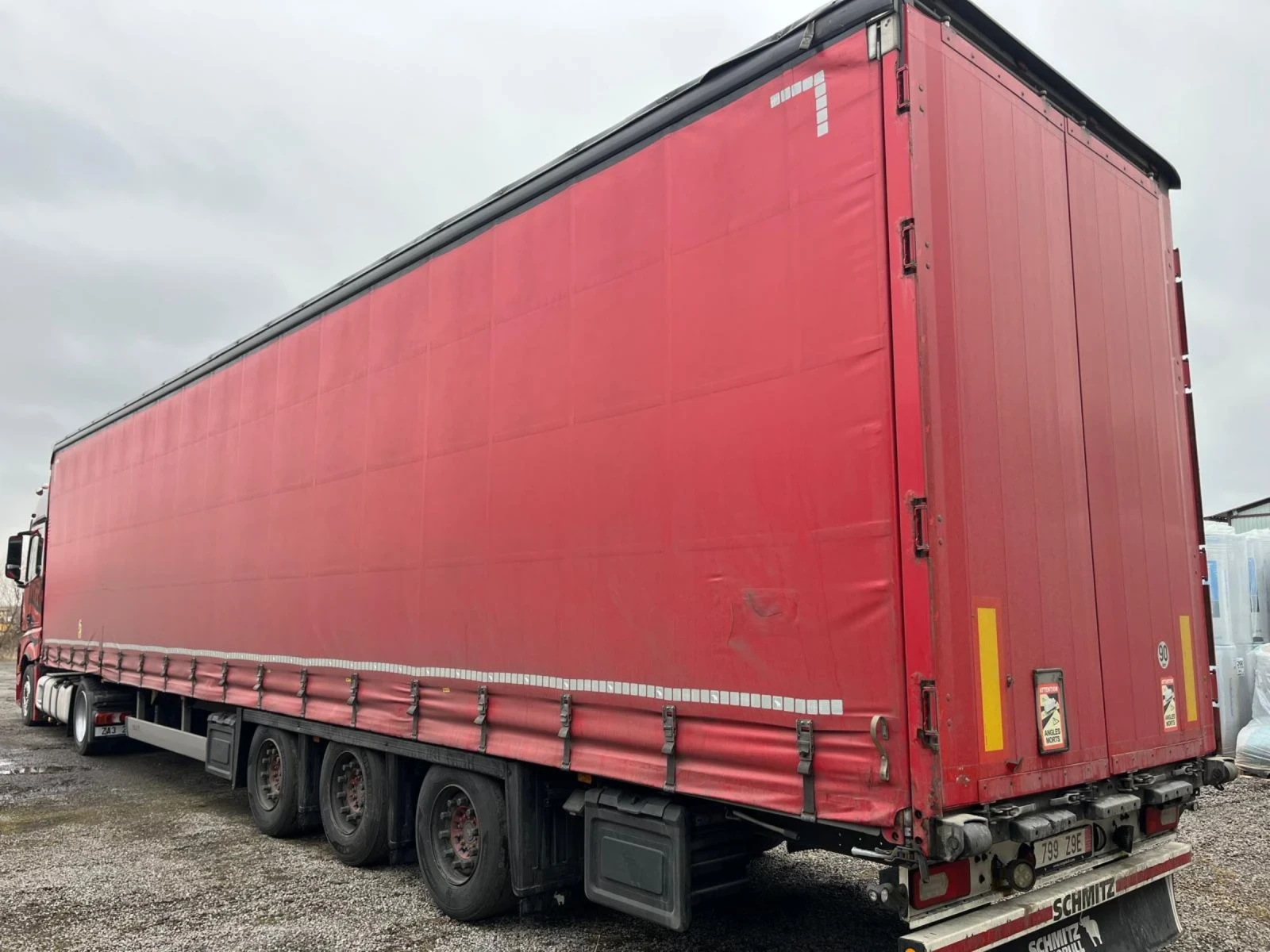 Полуремарке Schmitz Mega