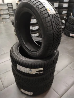 Гуми Зимни 215/55R17, снимка 5 - Гуми и джанти - 49004690