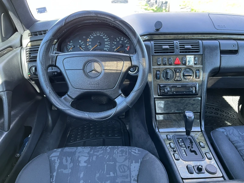 Mercedes-Benz E 200, снимка 7 - Автомобили и джипове - 47522816