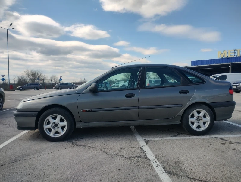 Renault Laguna 1.8 Климатроник, снимка 2 - Автомобили и джипове - 49560568