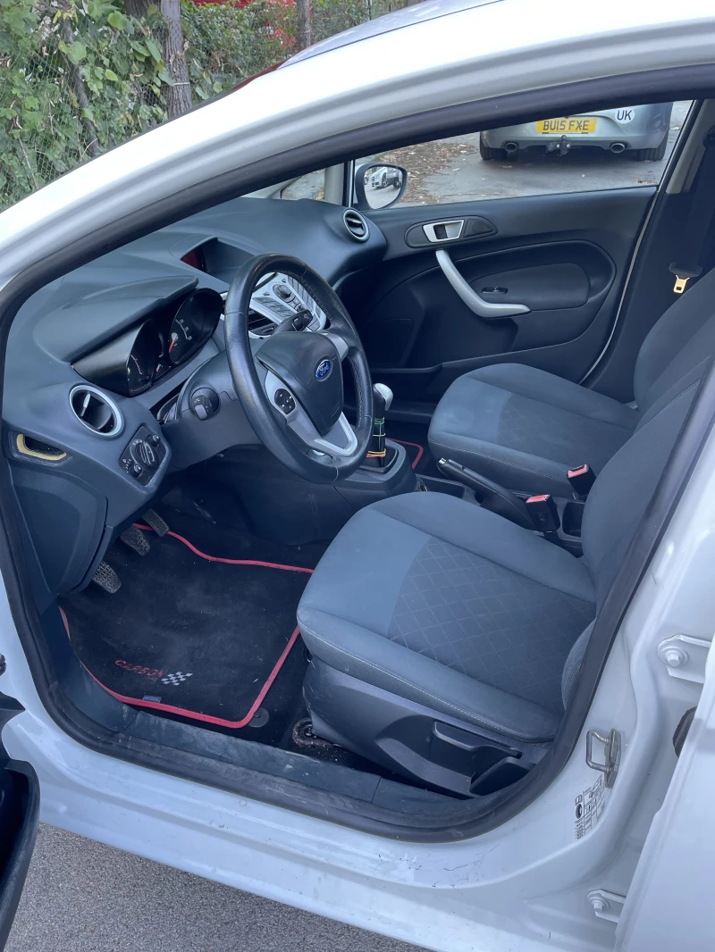 Ford Fiesta 2012, Бензин 1.2, Обслужена, снимка 13 - Автомобили и джипове - 51703415