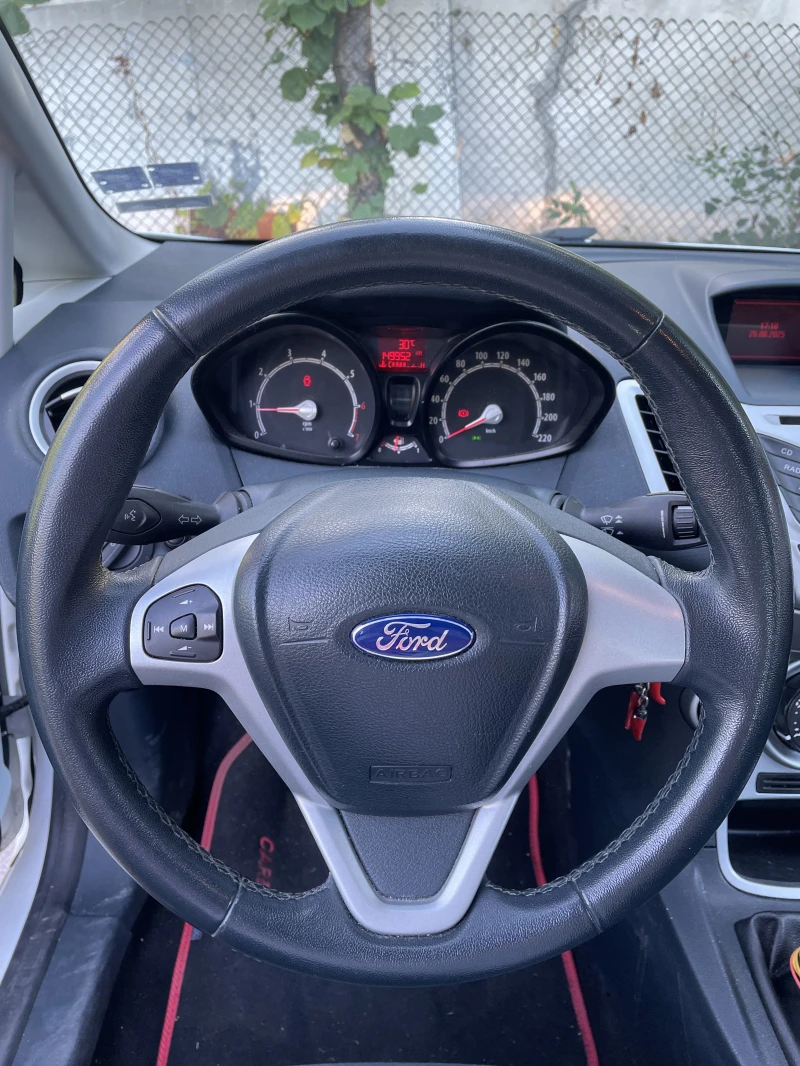 Ford Fiesta 2012, Бензин 1.2, Обслужена, снимка 9 - Автомобили и джипове - 51703415