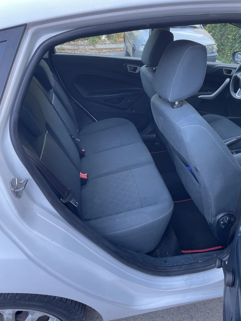 Ford Fiesta 2012, Бензин 1.2, Обслужена, снимка 12 - Автомобили и джипове - 51703415