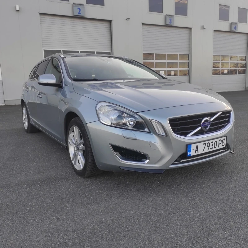 Volvo V60 2, 4 Plug in hybrid , снимка 2 - Автомобили и джипове - 52944432