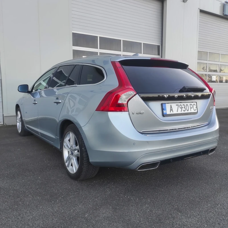 Volvo V60 2, 4 Plug in hybrid , снимка 8 - Автомобили и джипове - 52944432