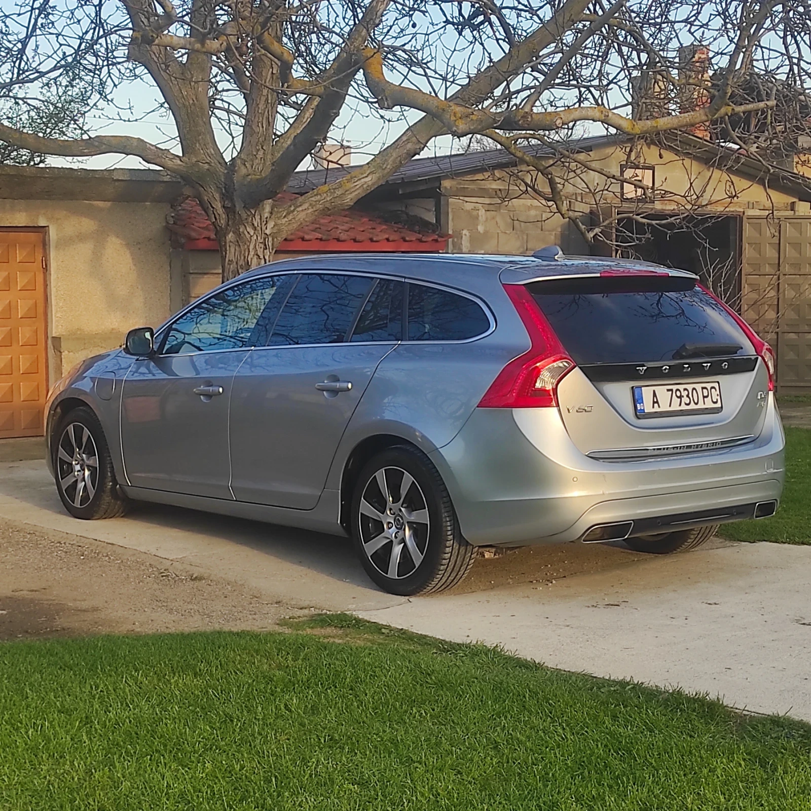Volvo V60 2, 4 Plug in hybrid , снимка 6 - Автомобили и джипове - 52944432