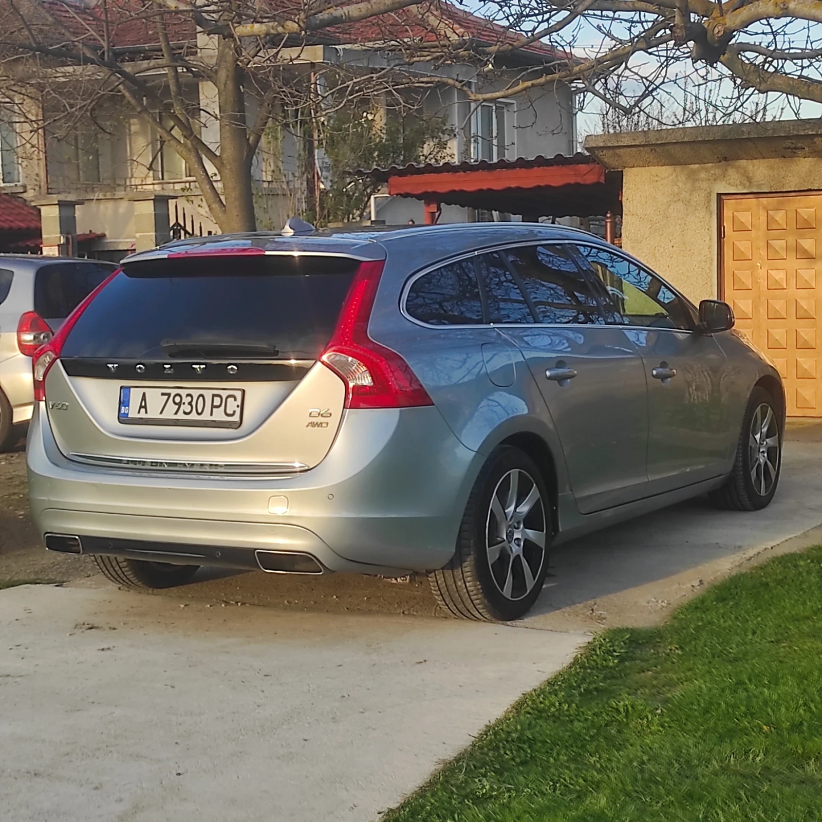 Volvo V60 2, 4 Plug in hybrid , снимка 4 - Автомобили и джипове - 52944432