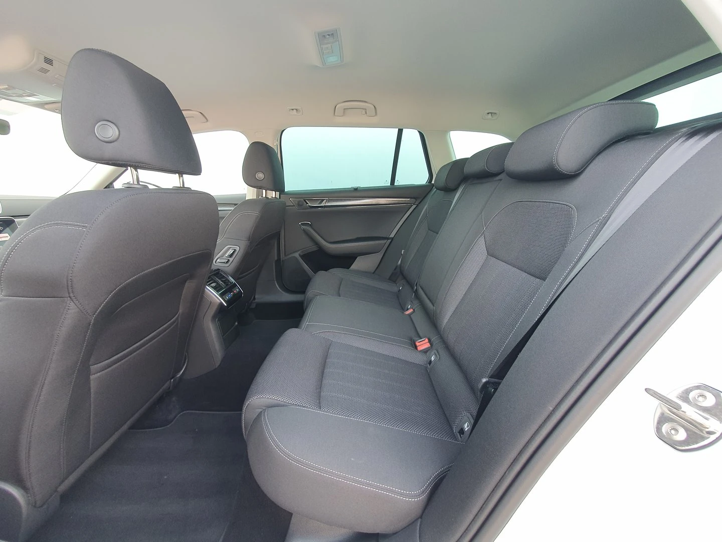 Skoda Superb Style - изображение 5