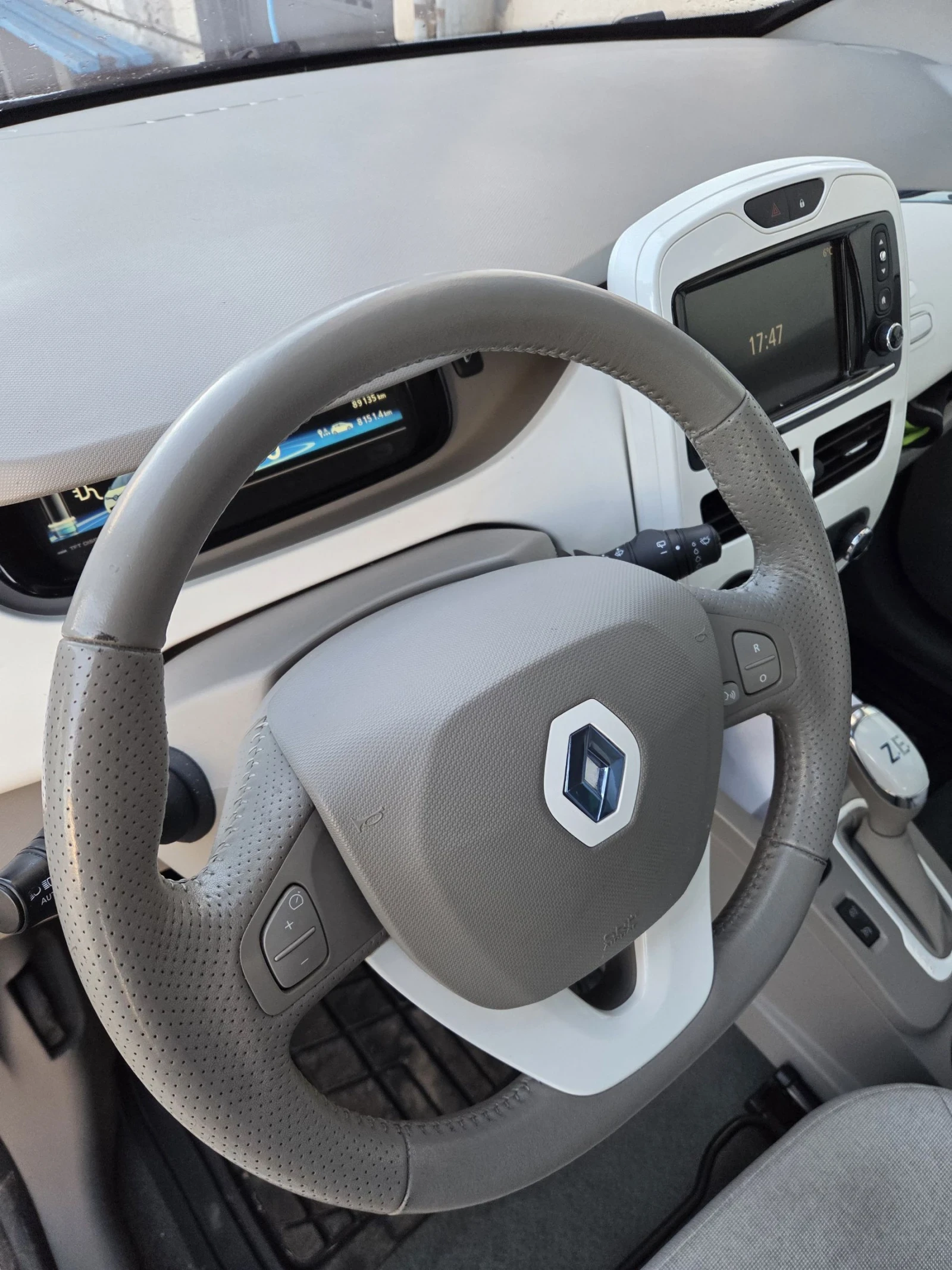 Renault Zoe, снимка 5 - Автомобили и джипове - 54002760