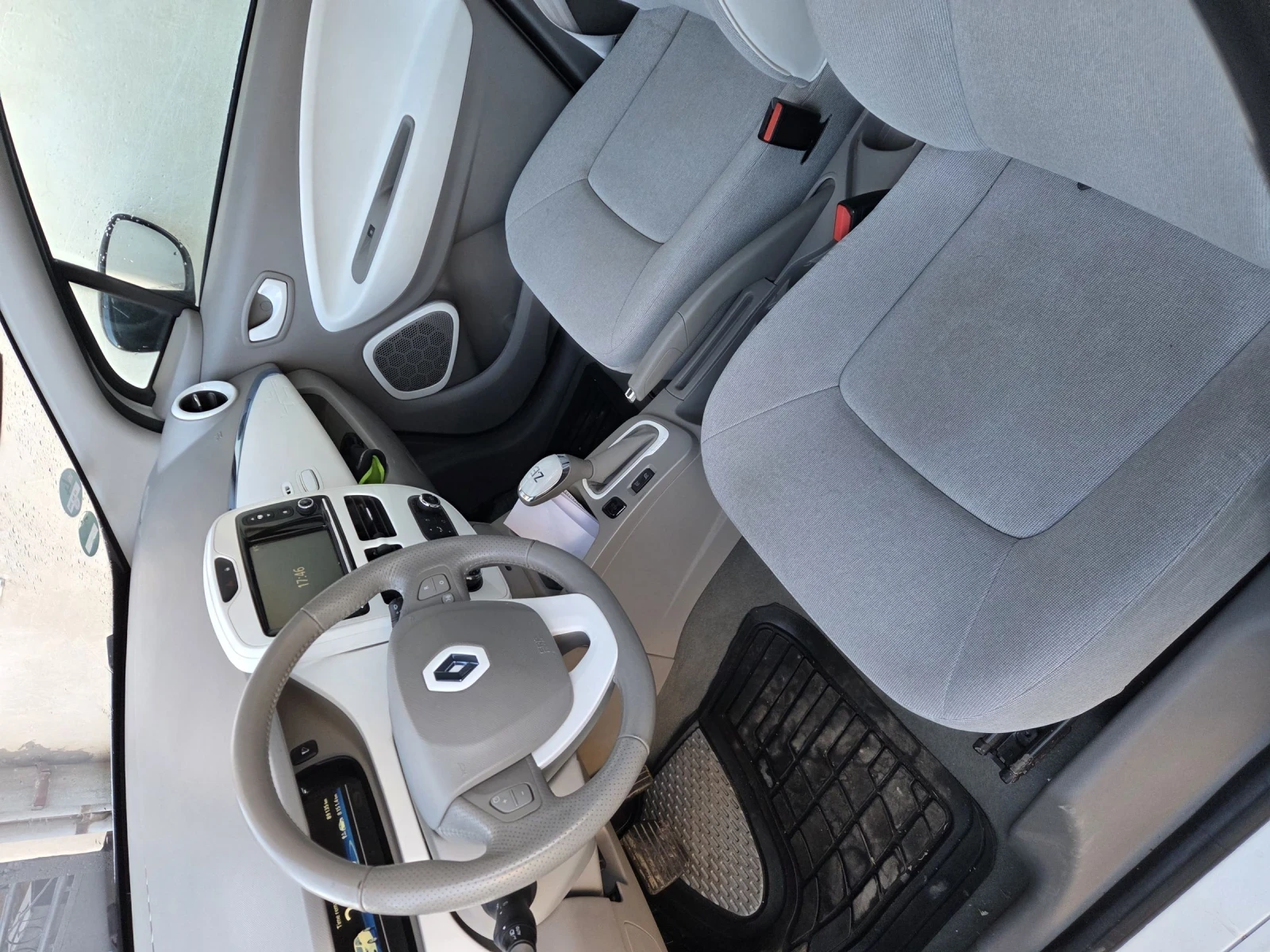 Renault Zoe, снимка 2 - Автомобили и джипове - 54002760