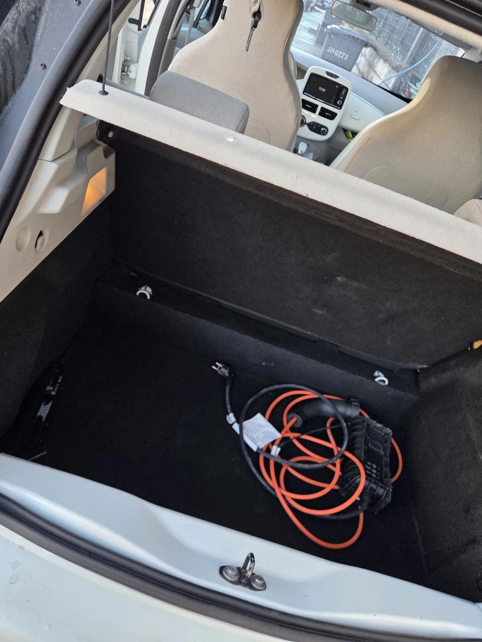 Renault Zoe, снимка 6 - Автомобили и джипове - 54002760