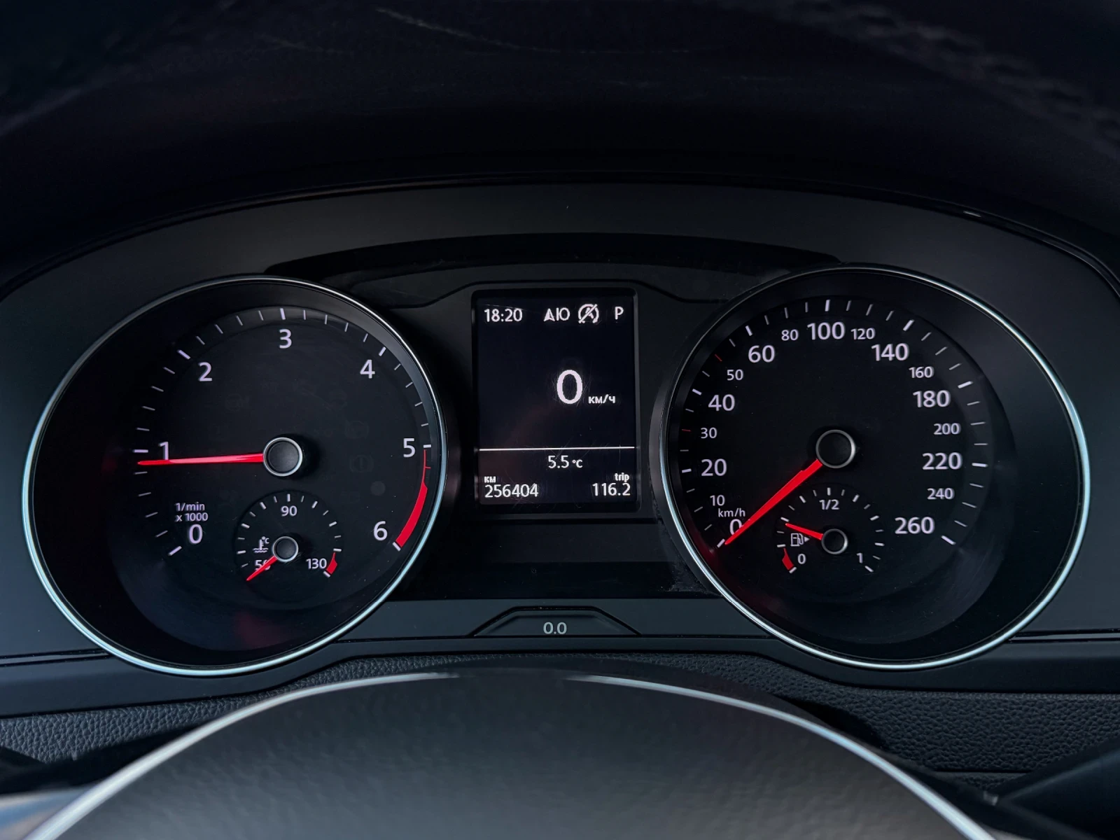 VW Passat 2.0TDi / КОЖА / ПОДГРЕВ / CarPlay / 2 КЛЮЧА, снимка 17 - Автомобили и джипове - 54072891