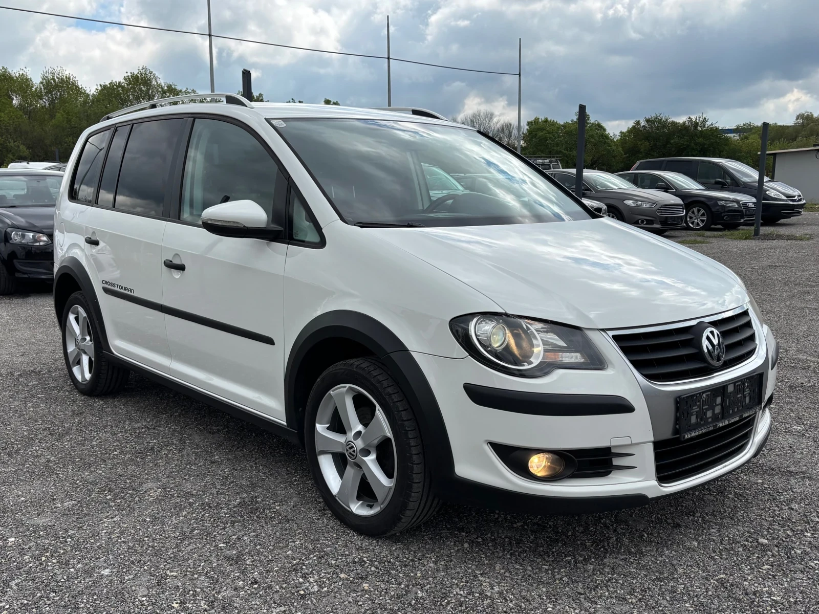 VW Touran CROSS , снимка 3 - Автомобили и джипове - 54510569