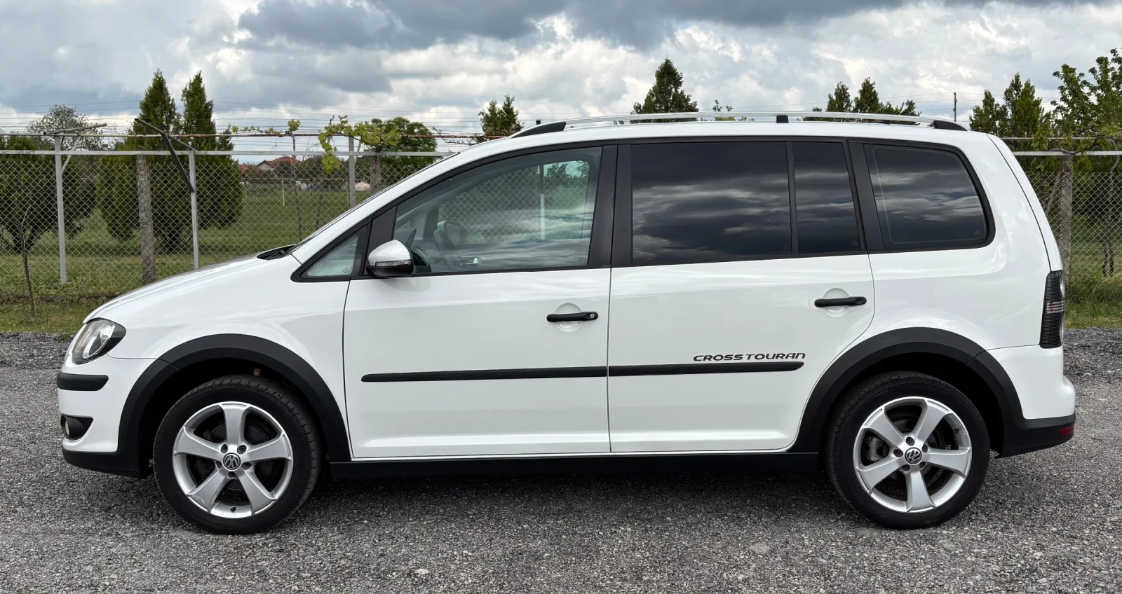 VW Touran CROSS , снимка 8 - Автомобили и джипове - 54510569